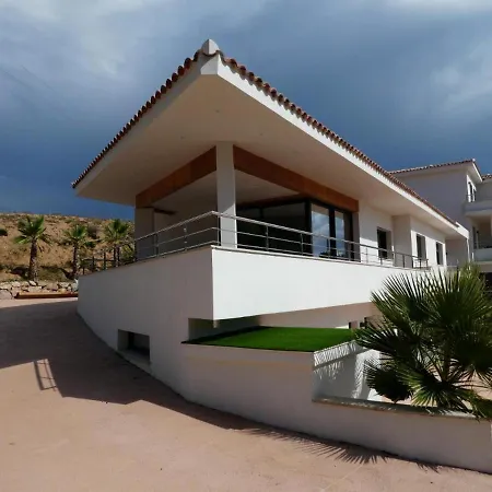 - Maison 