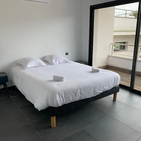 - Maison 