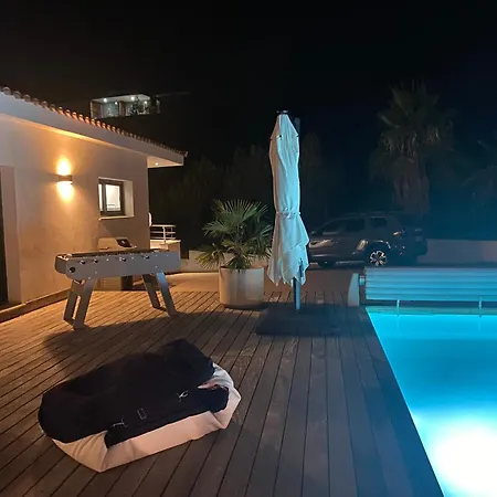 - Maison 