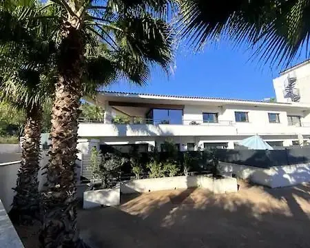 - Maison 