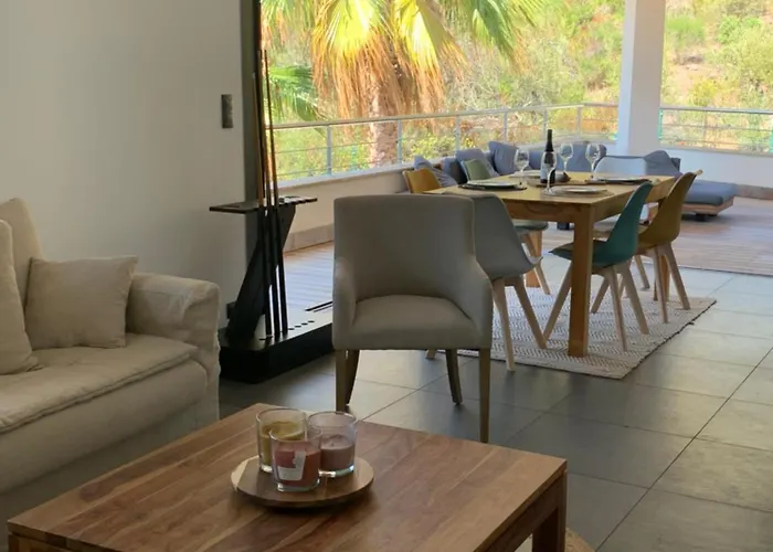 - Maison 